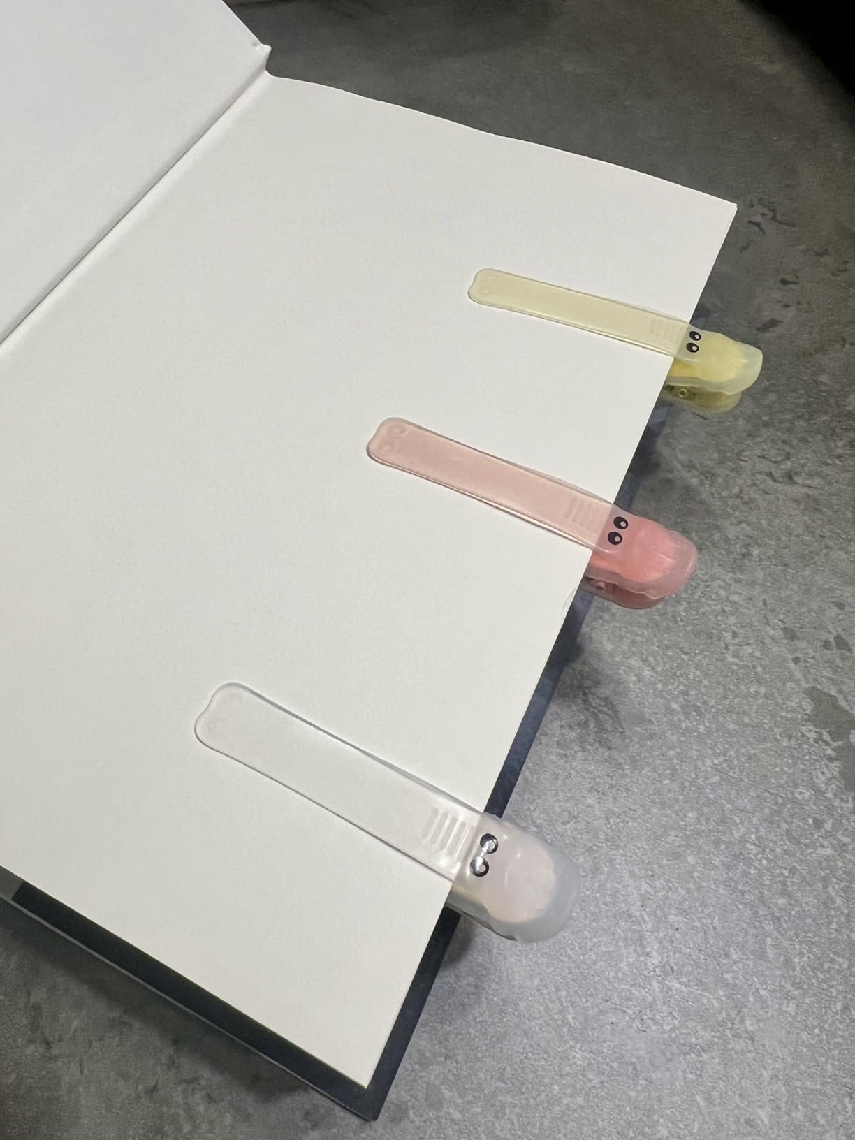 Croc Clip™ Segnalibro a clip in silicone antiscivolo (coccodrillo)